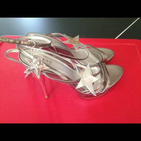 GUESS - Picture 2 of 2