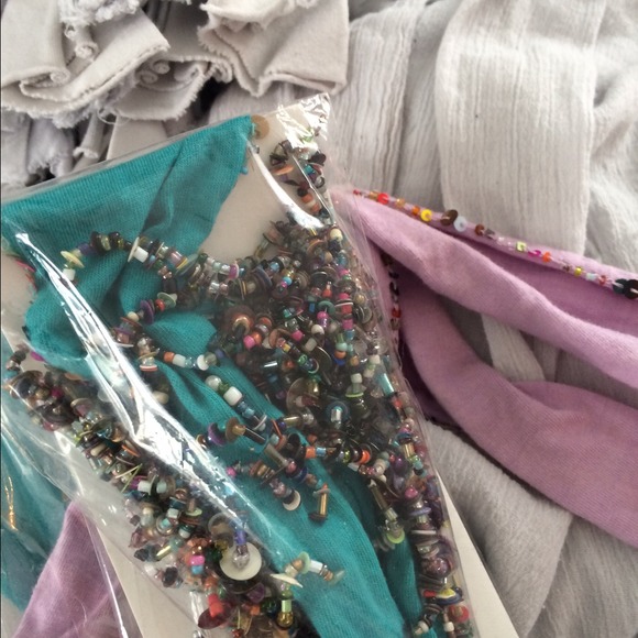 Beaded fringe scarfs - Picture 4 of 4