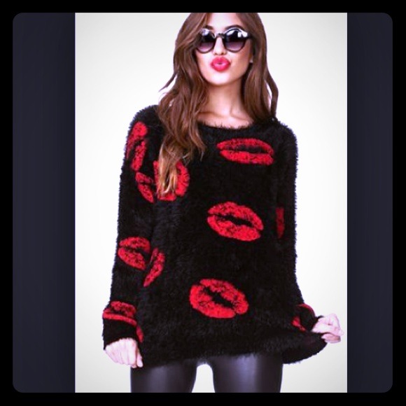 Black with red kisses 💋 oversized eyelash sweater