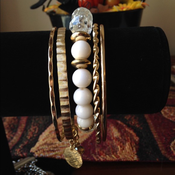 Gorgeous Gold Bracelet Set! - Picture 2 of 4