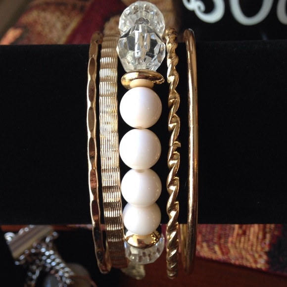 Gorgeous Gold Bracelet Set! - Picture 3 of 4