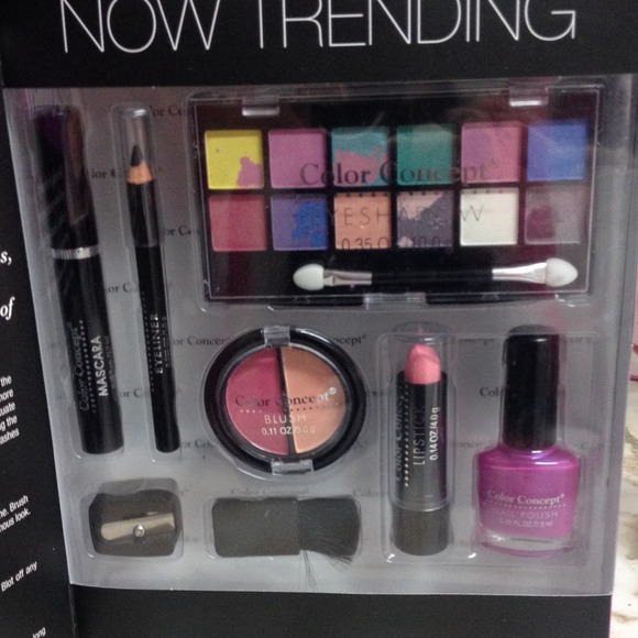 Make up nail kit