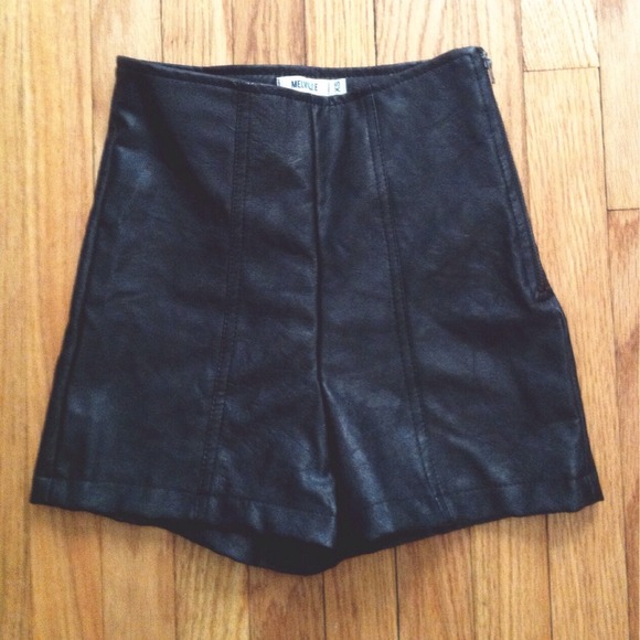 🚫SOLD🚫Brandy Melville foux leather shorts
