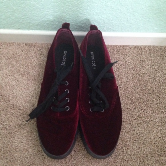 red velvet platforms!