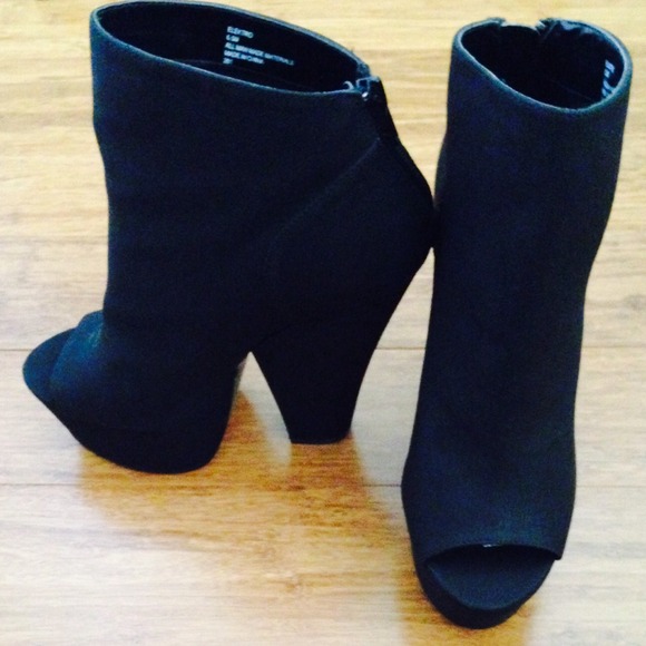 Steve Madden Boots - Steve Madden