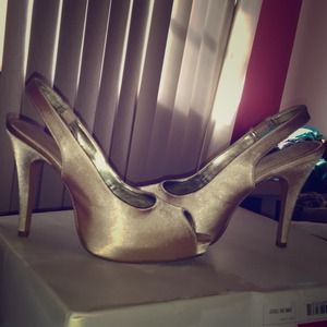 Champagne color peep toe shoes