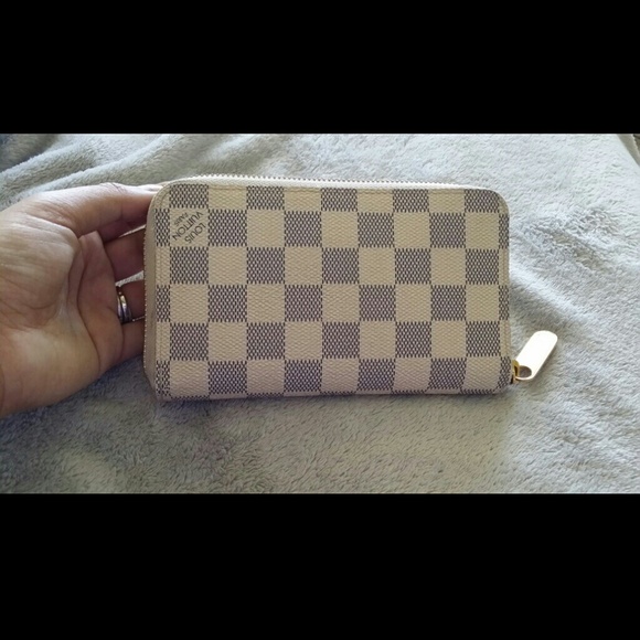 SOLD 🚫Authentic louis vuitton zippy compact walle