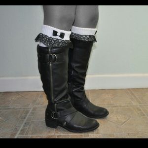 Leg warmers with lace