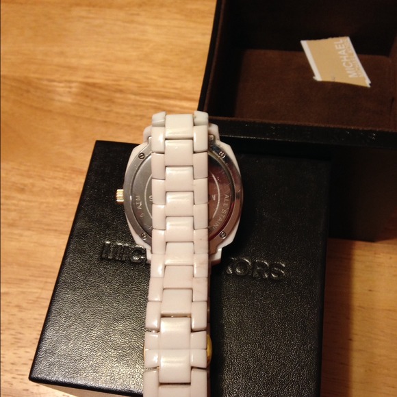 MIchael kor authentic watch beautiful
