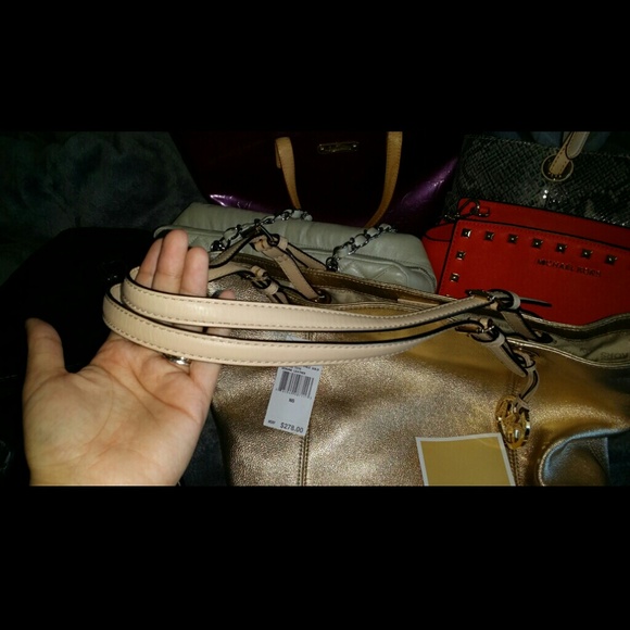 SOLD Michael kors handbag - Picture 2 of 3