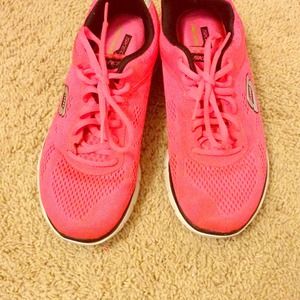 Hot pink workout shoes 💖