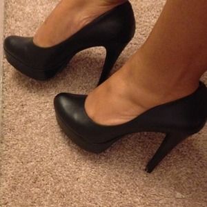 Jessica Simpson Waleo Platform Pumps