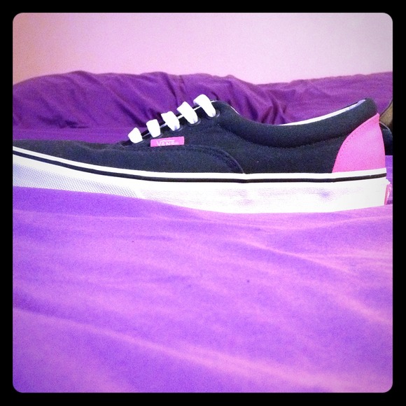 Vans - Picture 1 of 3
