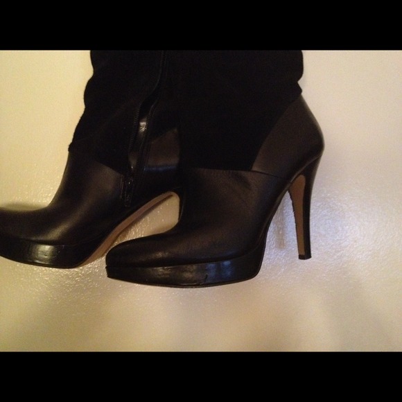 Gently worn black and suede Nine West boots. - Picture 2 of 3