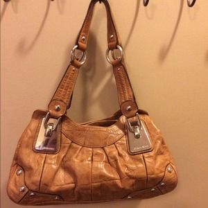 B. Makowsky Light Brown Leather Purse