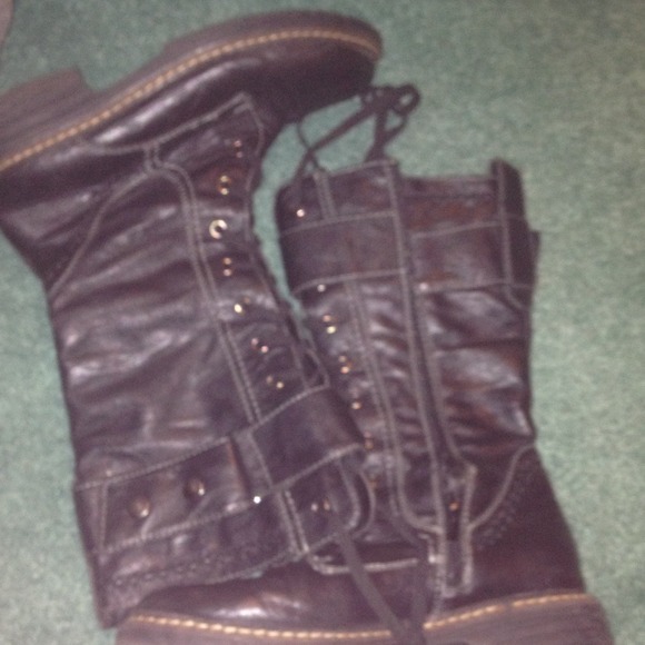 Combat boots