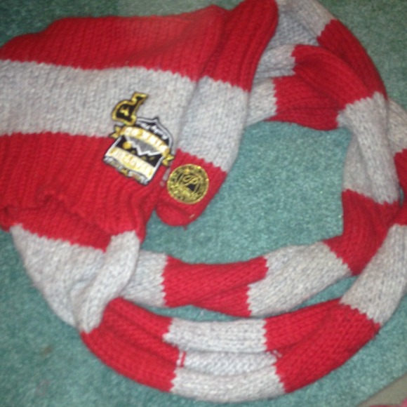 VS pocket scarf