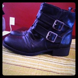 SOLD Black buckle boots booties size 6
