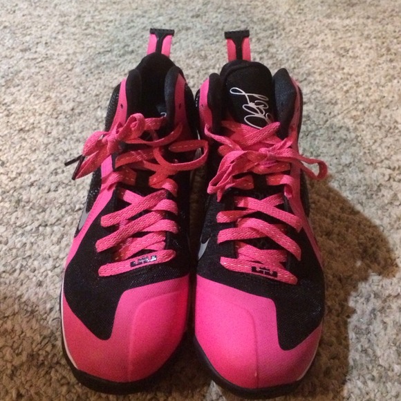 Nike basketball shoes! Worn once!