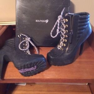Boutique 9 arael boots size 7 like new color black