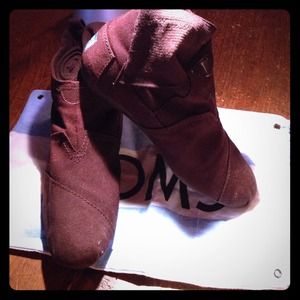 REDUCED!! Size 8 brown wrap TOMS boots
