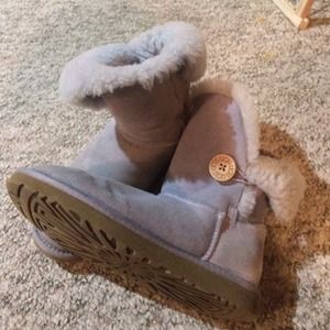 Light purple uggs!