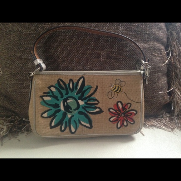 ADORABLE Spring/Summer Coach! - Picture 1 of 4