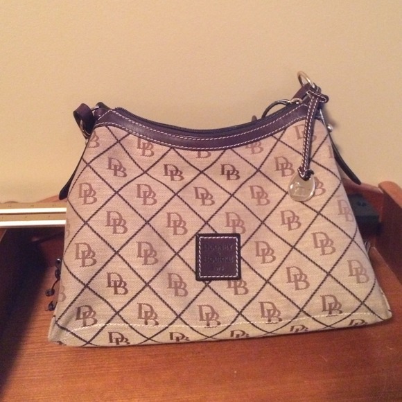 Dooney and Bourke med handbag - Picture 1 of 3
