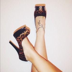 Fendi leopard pump