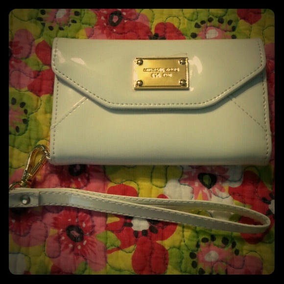 NWOT! Michael Kors iphone 5 wristlet