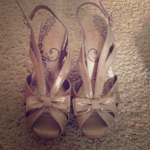 Shoes - Gold wedges