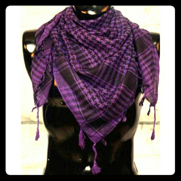 Super cute Blk n purple arabian scarf!!
