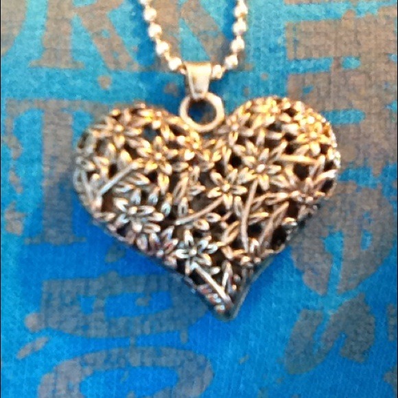 Crochet Heart Necklace - Picture 1 of 2