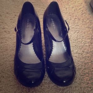 Xhilaration black heel