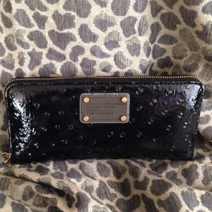 SALE Marc Jacobs Black Leather Zip Around wallet