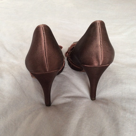 BCBG bow heels - Picture 3 of 5