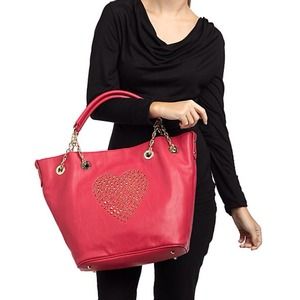 ❤️NO LONGER FOR SALE❤️BETSY JOHNSON XL HEART PURSE.HEART ATTACK 16”x12”x6”.