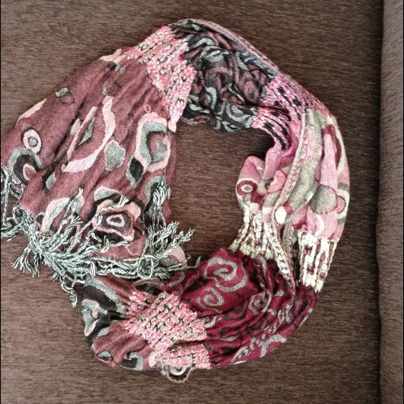SOLD! Scarf with black and rose colors SOLD