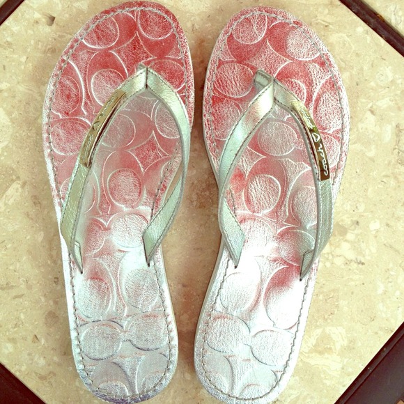 🌸🌸 Reserved Coach Poppy Leather Flip Flops 🌼🌼