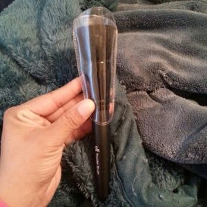 Powder Brush NWOT