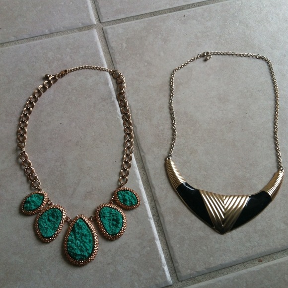 BUNDLED*Trendy Necklace bundle 💋💋💋