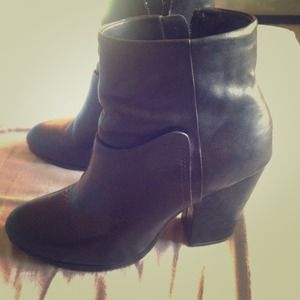 Rag & Bone black leather 'Kendall' bootie, size 41