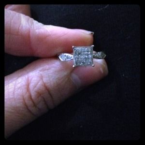Square diamond ring, with diamond chips on sides!