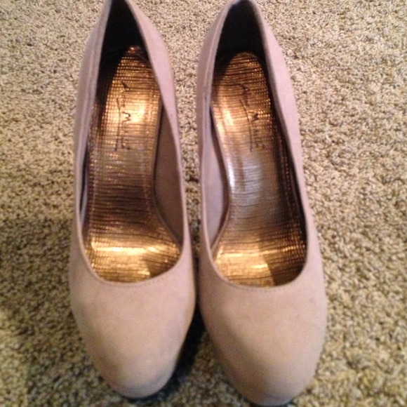 SOLD Suede heels :)
