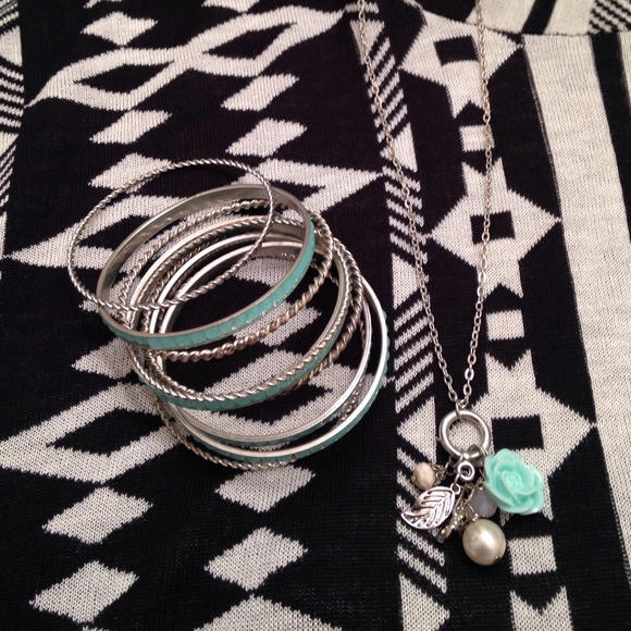 Jewelry bundle💎 - Picture 4 of 4