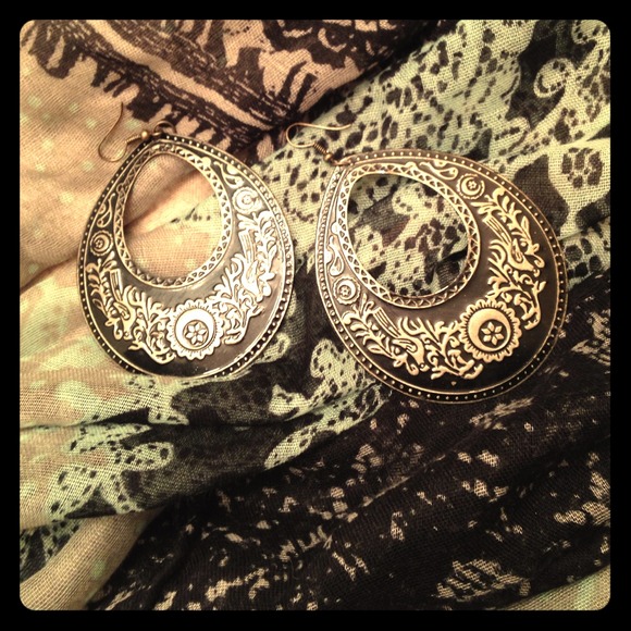 Metal dangle earrings - Picture 1 of 1