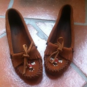 Minnetonka moccasins, beaded and super cute