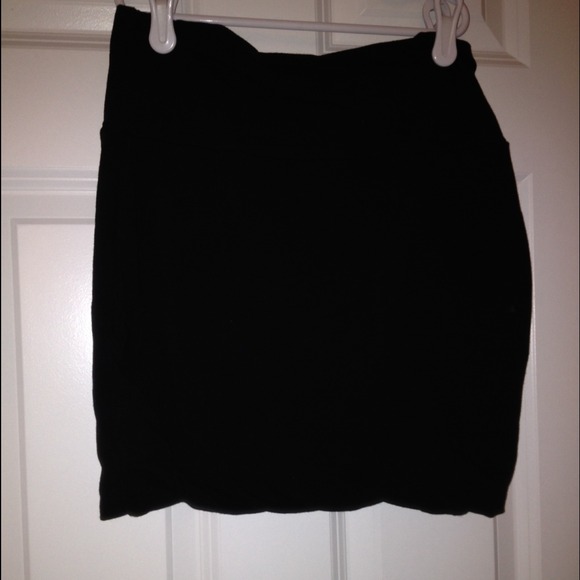 Black pencil skirt from wet seal - Picture 2 of 2