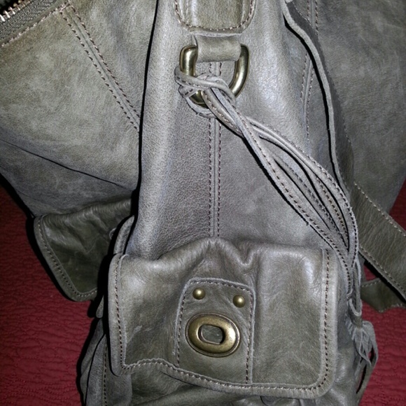 Light olive green tassle bag - Picture 3 of 3
