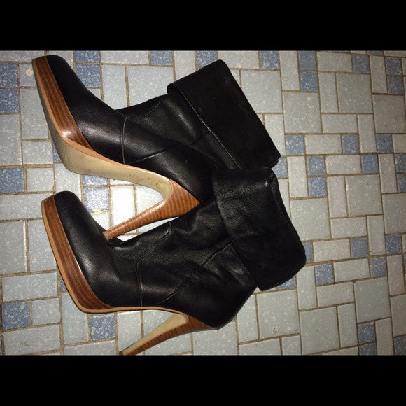 ***on sale***Leather boots size 8M